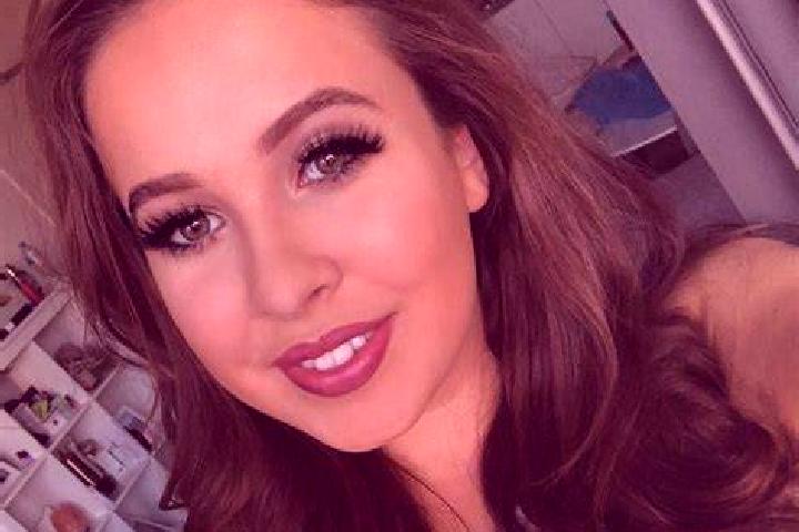 Olivia, 23, a red dark-eyed middle eastern companion based in Stoke Hammond. Offering Massage, Overnight. Available for incall and outcall, day and evening d...