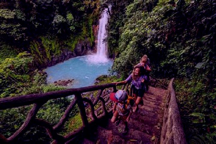 Olivia, 23 — Escort in Costa Rica, Peru