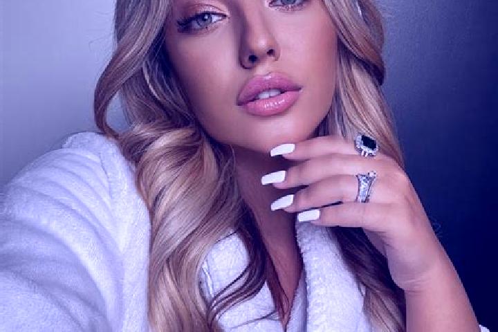 Olivia, 23 — Escort in Mingtong, China