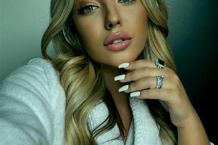 Olivia, 23 — Escort in Pisarov, Czech Republic