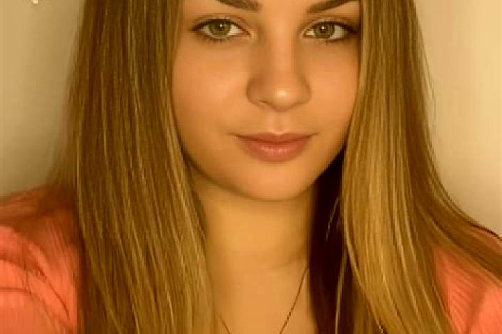 Olivia, 23 — Escort in Totea, Romania