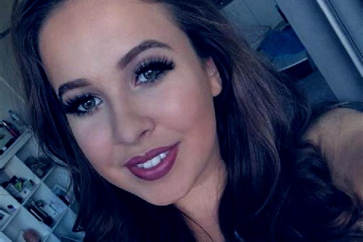 Olivia, 24, a auburn amber-eyed caribbean companion based in Chixi. Offering Duos, Erotic Massage, Party Girl. Available for incall and outcall, day and even...