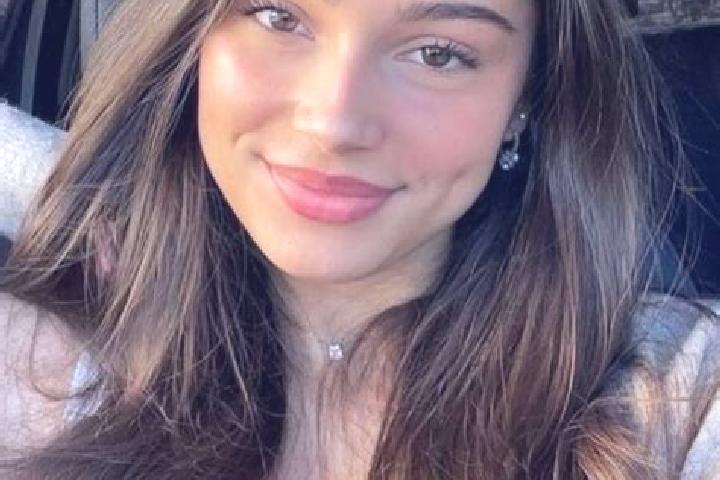 Olivia, 24, a chestnut hazel-eyed latina companion based in San Martin de Valderaduey. Offering Duos, Tantra, 69, Massage. Available for incall and outcall, ...