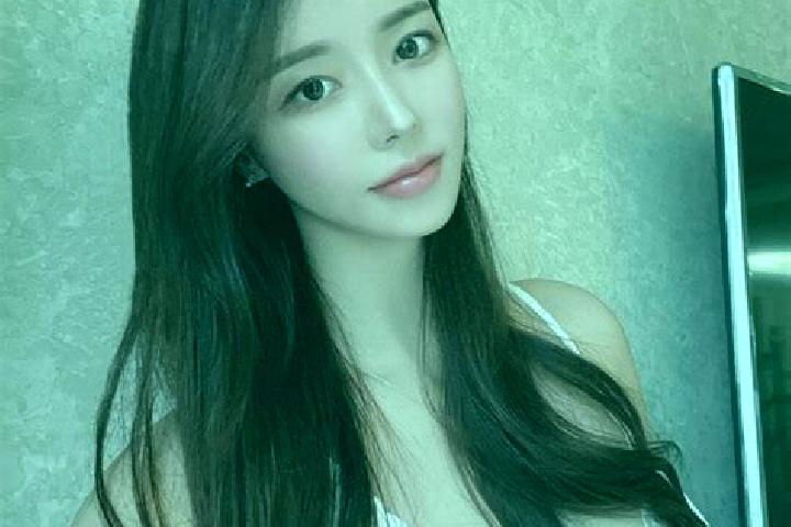 Olivia, 24 — Escort in Kyinzhi, China