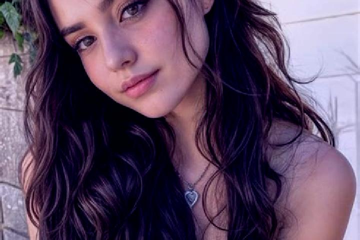 Olivia, 25, a blonde hazel-eyed middle eastern companion based in Santa Eugenia. Offering Striptease, OWO, Dinner Date. Available for incall and outcall, ove...
