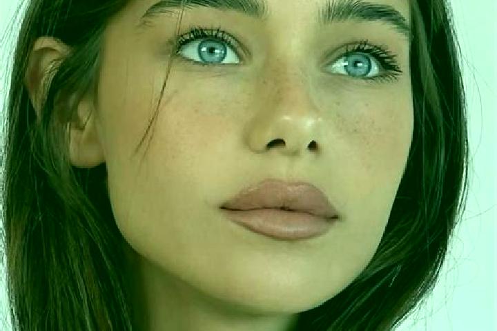 Olivia, 25, a brunette grey-eyed latina companion based in Valea Mica. Offering Deep French Kissing, Fetish, Dinner Date. Available for incall and outcall, d...