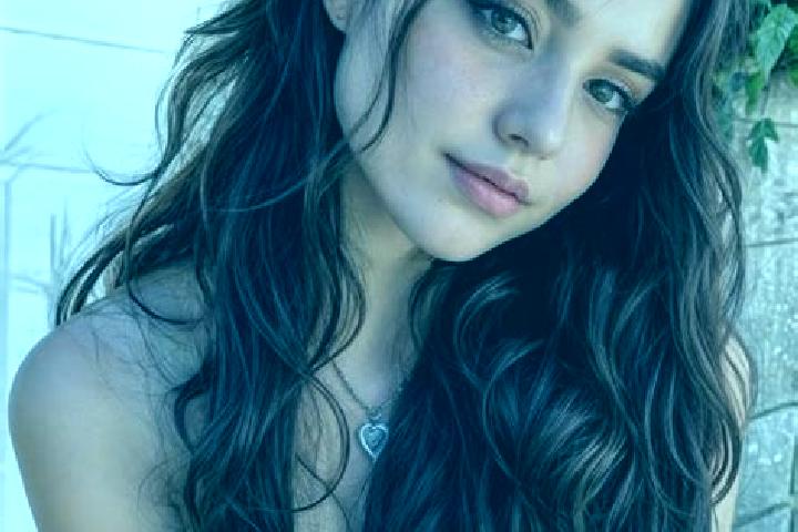 Olivia, 25, a dark blonde hazel-eyed latina companion based in Caldogno-Rettorgole-Cresole. Offering Girlfriend Experience, Deep French Kissing, Prostate Mas...