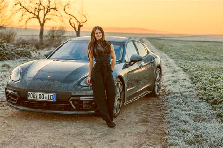 Olivia, 25 — Escort in Fridolfing, Germany