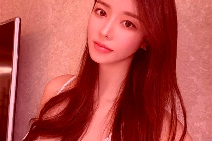 Olivia, 25 — Escort in Longshe, China