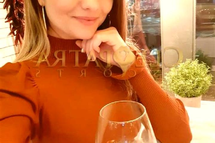 Olivia, 26, a auburn brown-eyed caribbean companion based in Dhamnod. Offering Massage, Prostate Massage, OWO, BDSM, Dinner Date. Available for incall and ou...