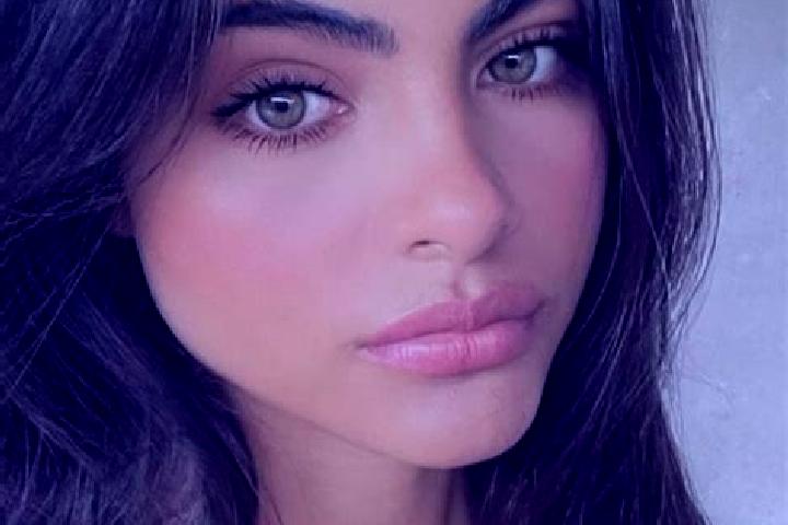 Olivia, 26, a brunette green-eyed caucasian companion based in Anarestan. Offering BDSM, Fetish. Available for incall and outcall, day and evening dates.