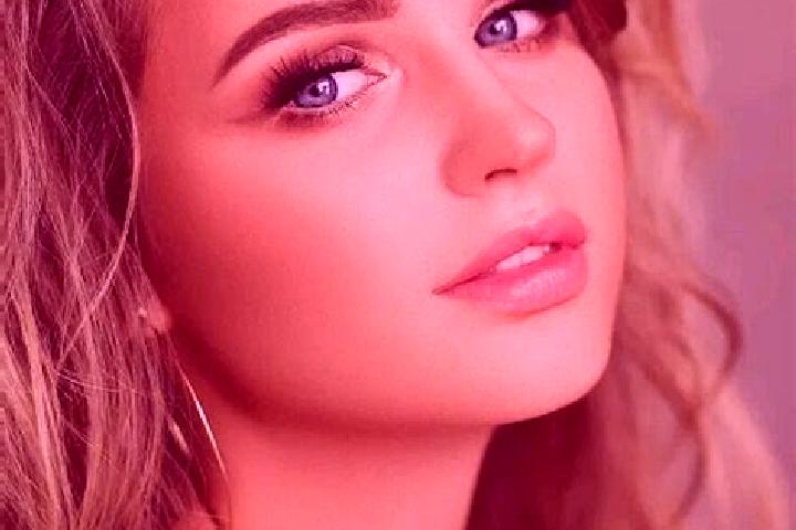 Olivia, 26, a dark blonde blue-eyed mediterranean companion based in Yoshitomi. Offering Couples, Tantra, Fetish. Available for incall and outcall, day and e...