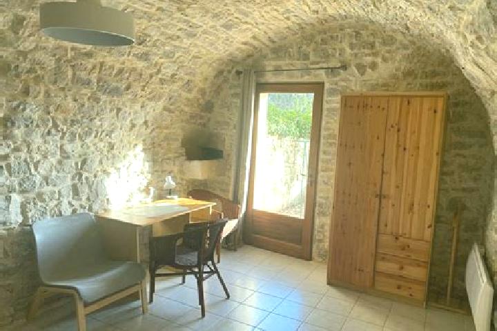 Olivia, 26 — Escort in Sainte-Croix-de-Quintillargues, France