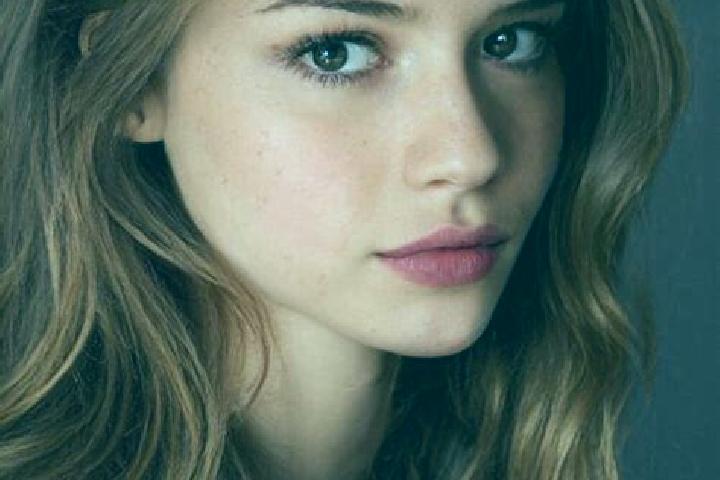 Olivia, 27, a auburn hazel-eyed latina companion based in Spigno Saturnia Superiore. Offering Striptease, Roleplay, Couples. Available for incall and outcall...