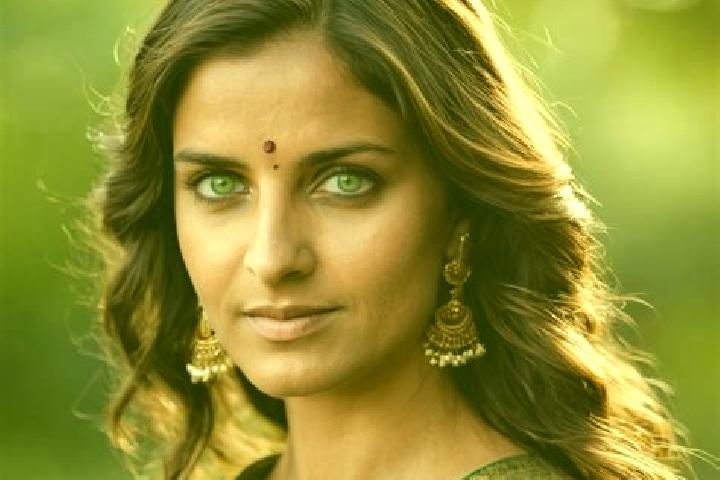 Olivia, 27, a brunette green-eyed indian companion based in Romosel. Offering Fetish, Dinner Date, Roleplay, Prostate Massage. Available for incall and outca...
