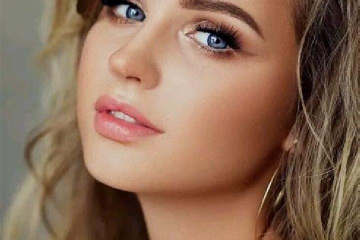 Olivia, 27, a dark blonde blue-eyed mediterranean companion based in Onimsari. Offering Prostate Massage, Travel Companion, BDSM, Massage. Available for inca...