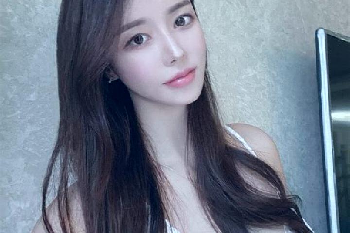 Olivia, 27 — Escort in Cikawung, Indonesia