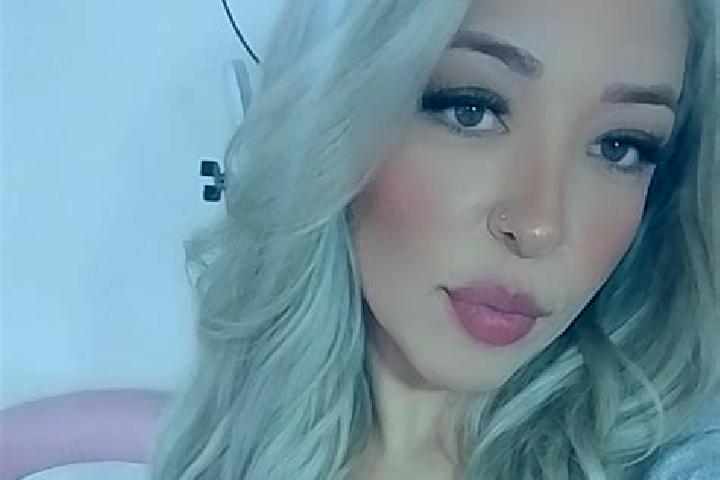 Olivia, 28 — Escort in Bren, France