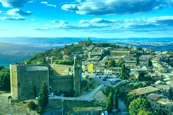 Olivia, 28 — Escort in Montalcino, Italy