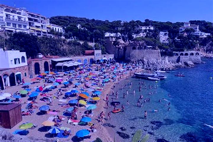 Olivia, 29, a red green-eyed caucasian companion based in Calella de Palafrugell. Offering Party Girl, Travel Companion, Massage, Striptease, Prostate Massag...