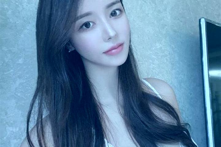 Olivia, 29 — Escort in Houjia, China