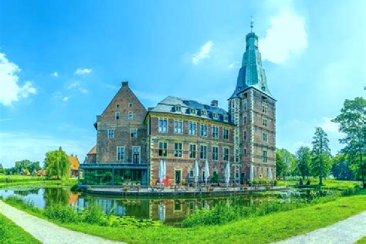 Olivia, 29 — Escort in Lohmar, Germany