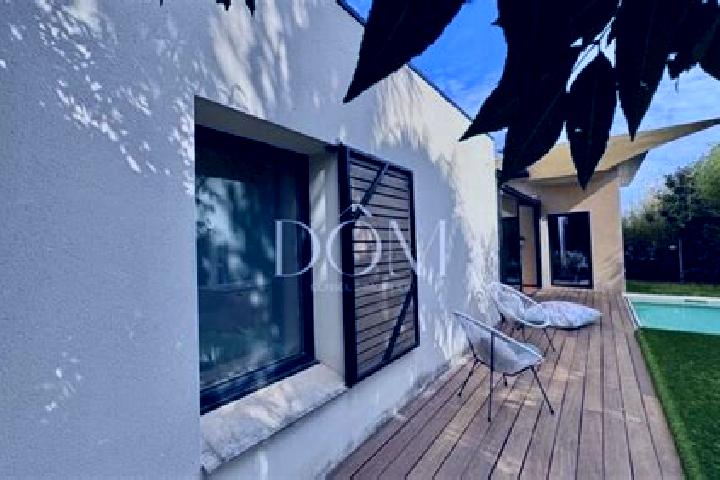 Olivia, 31 — Escort in Cournonsec, France