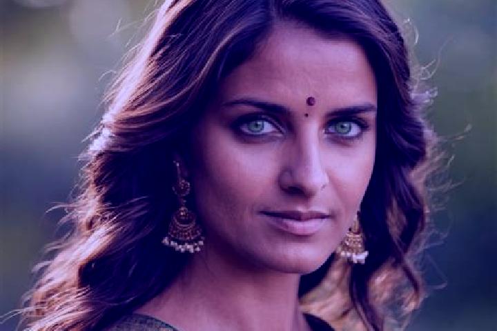Olivia, 32, a brunette green-eyed indian companion based in Impe. Offering Fetish, BDSM, Erotic Massage, Duos. Available for incall and outcall, day and even...