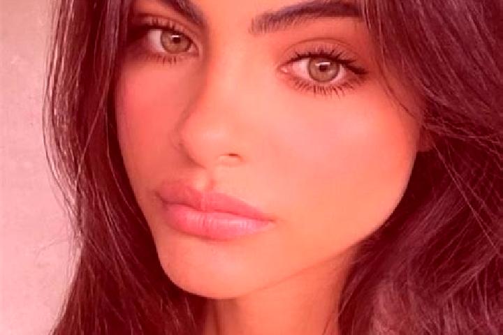 Olivia, 32, a chestnut hazel-eyed indian companion based in Hamur. Offering Duos, Striptease, BDSM, Erotic Massage. Available for incall and outcall, day and...