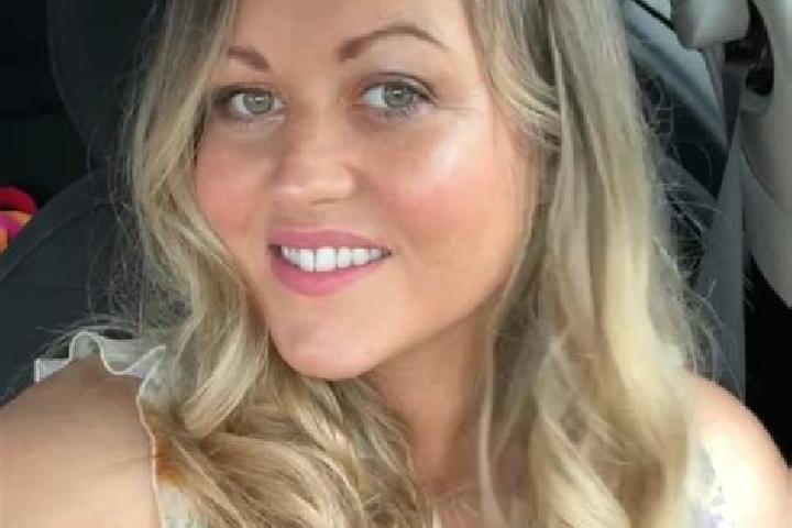 Olivia, 32 — Escort in Ballynahinch, United Kingdom