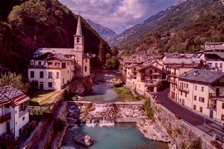 Olivia, 33 — Escort in Fontainemore, Italy