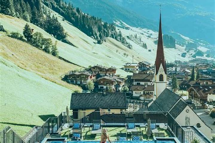 Olivia, 33 — Escort in Hall in Tirol, Austria