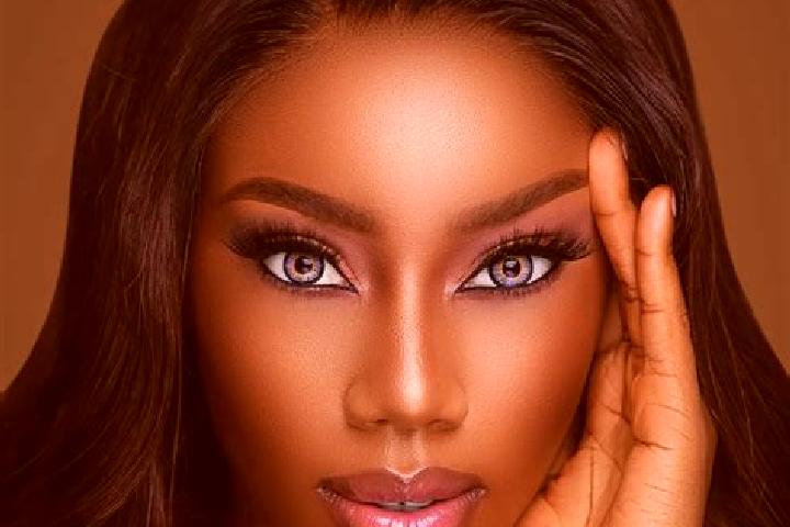 Olivia, 35, a red blue-eyed ebony companion based in Jinniu. Offering Duos, Tantra, A-Level, Striptease. Available for incall and outcall, day and evening da...
