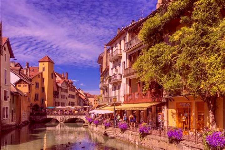 Olivia, 35 — Escort in Changy, France