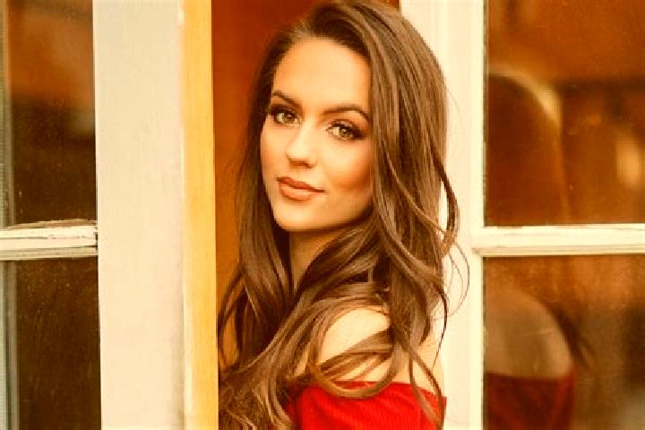 Olivia, 35 — Escort in Hundon, United Kingdom