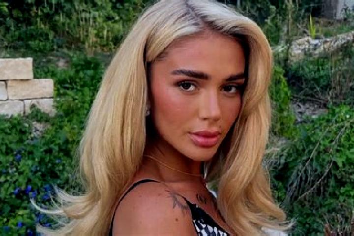 Olivia, 35 — Escort in Racu, Romania