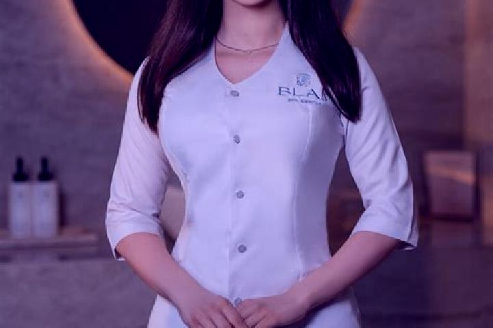 Olivia, 36, a blonde amber-eyed middle eastern companion based in Ilseng. Offering Tantra, Erotic Massage, Roleplay. Available for incall and outcall, day an...