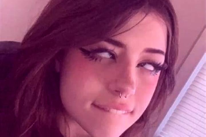 Olivia, 36, a red dark-eyed mixed companion based in Mesrutiyet. Offering Striptease, Duos, Domination, OWO. Available for incall and outcall, day and evenin...