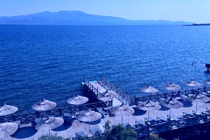 Olivia, 36 — Escort in Dionysos, Greece
