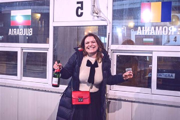 Olivia, 36 — Escort in Oslobeni, Romania