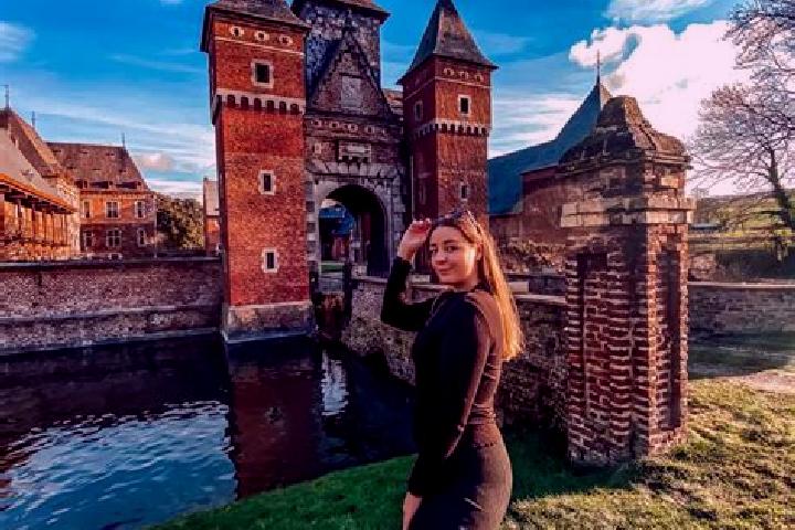 Olivia, 37 — Escort in Sint-Pieters-Voeren, Belgium