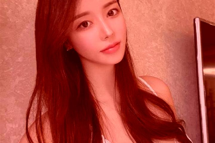 Olivia, 38 — Escort in Rulong, China