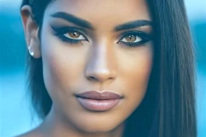 Penelope, 20, a red dark-eyed latina companion based in Tekkalakote. Offering Roleplay, CIM, Deep French Kissing, Striptease. Available for incall and outcal...