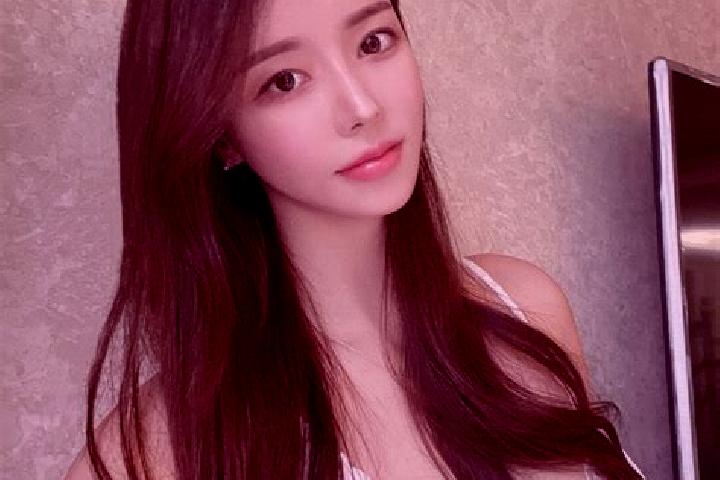 Penelope, 20 — Escort in Hehai, China