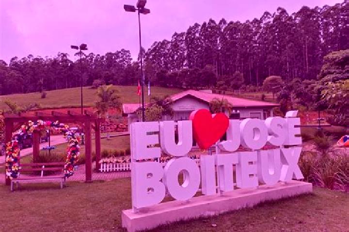 Penelope, 20 — Escort in Jose Boiteux, Brazil