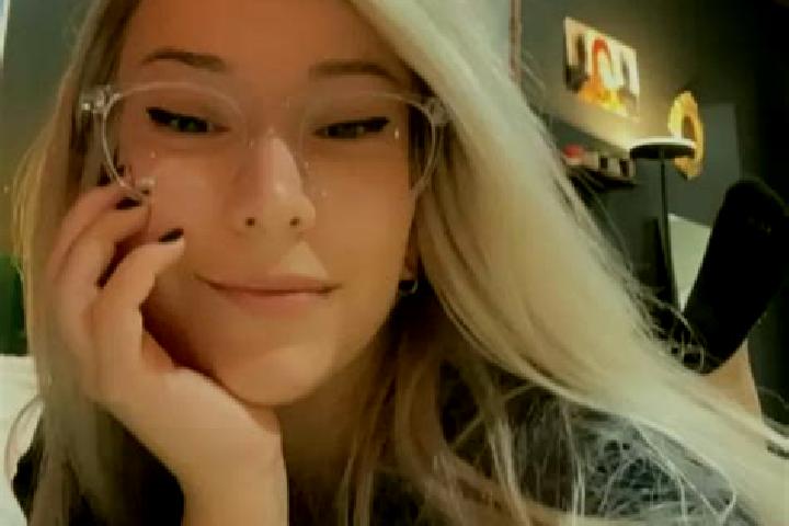 Penelope, 21, a blonde brown-eyed indian companion based in Eich. Offering Erotic Massage, Overnight, Domination, Deep French Kissing, Striptease. Available ...
