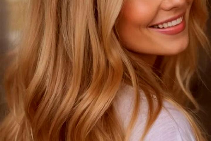 Penelope, 21, a blonde hazel-eyed indian companion based in Uivar. Offering Overnight, Massage. Available for incall and outcall, day and evening dates.