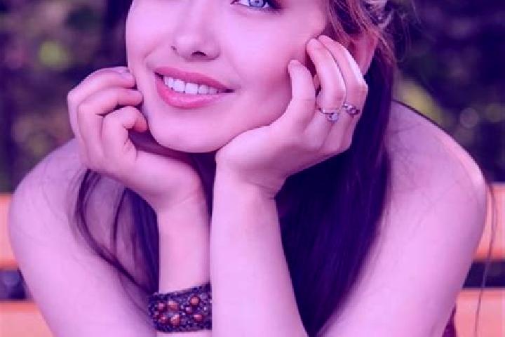 Penelope, 21, a red blue-eyed asian companion based in Elouges. Offering Couples, Party Girl, Massage. Available for incall and outcall, day and evening dates.