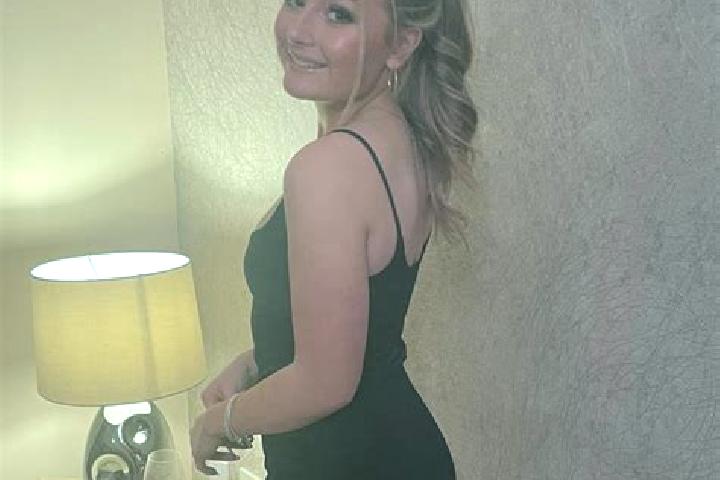Penelope, 21 — Escort in Cumbernauld, United Kingdom