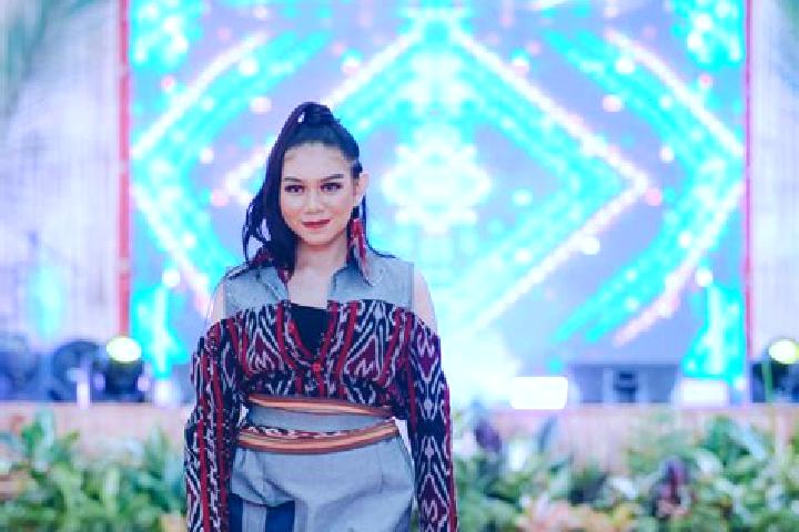 Penelope, 21 — Escort in Majene, Indonesia
